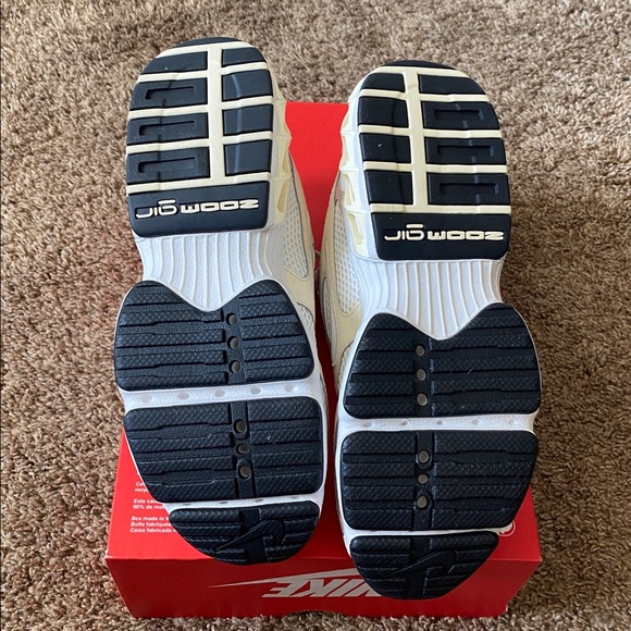 Nike | NIB Women's Nike Zoom Air Fire Sneakers - Picture 7 of 11